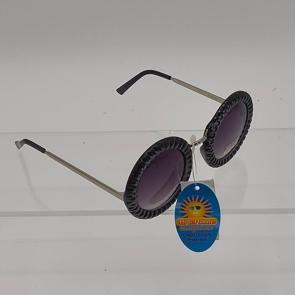 Black round sunglasses with scalloped